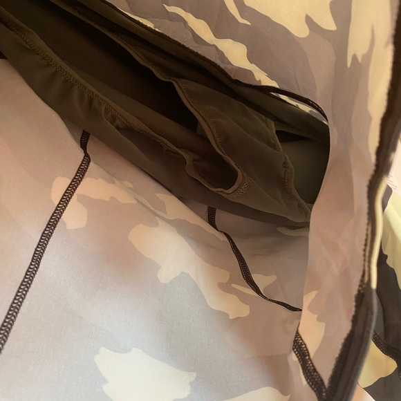 NWT Lululemon Speed Up MR lined 4” shorts in Camo - Picture 9 of 9